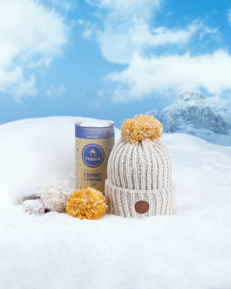 Shooting photo packshot créatif e-commerce en studio avec un décor