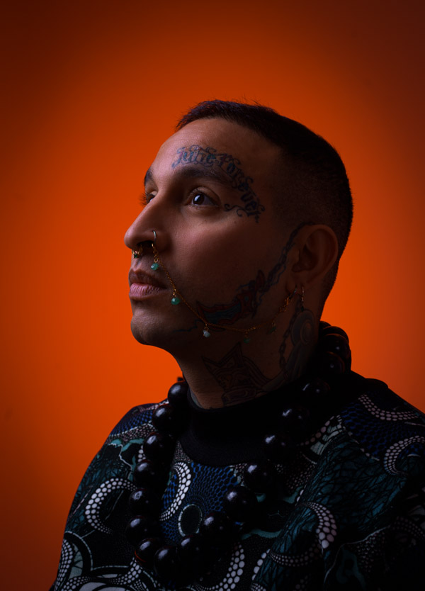 Shooting photo portrait homme à pontault-combault en seine-et-marne proche de Paris. Shooting photo portrait coloré en Île-de-France.