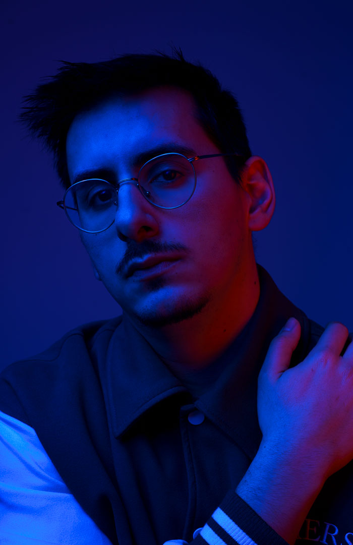 Shooting photo portrait homme à pontault-combault en seine-et-marne proche de Paris. Shooting photo portrait coloré en Île-de-France.