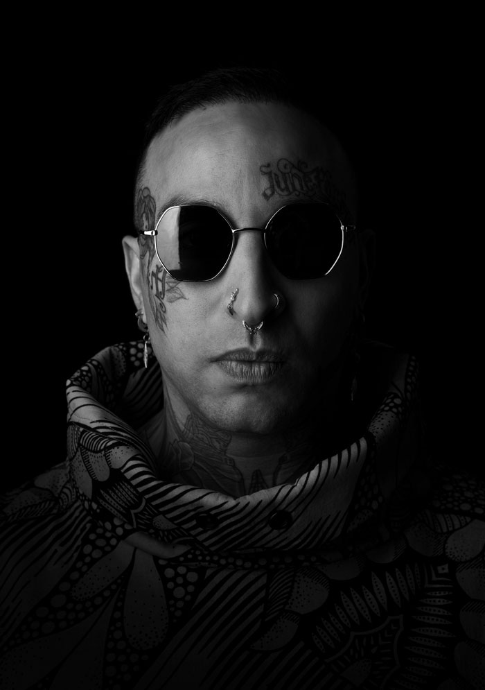 Shooting photo portrait homme à pontault-combault en seine-et-marne proche de Paris. Shooting photo portrait noir et blanc en Île-de-France.